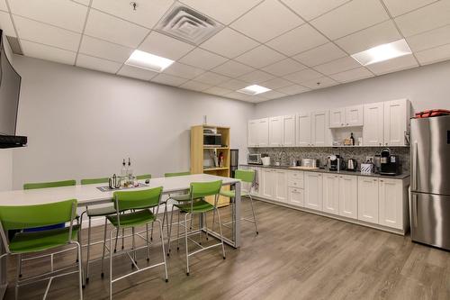 Kitchenette - 230-1695 Boul. Laval, Laval (Laval-Des-Rapides), QC - Indoor