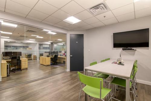 Kitchenette - 230-1695 Boul. Laval, Laval (Laval-Des-Rapides), QC - Indoor