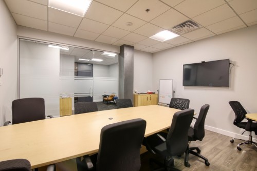 Salle de conférence - 230-1695 Boul. Laval, Laval (Laval-Des-Rapides), QC - Indoor Photo Showing Office