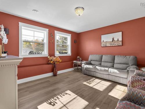 13691 Highway 1, Hants Border, NS 