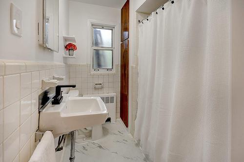 Bathroom - 4300 Rue St-Denis, Montréal (Le Plateau-Mont-Royal), QC - Indoor Photo Showing Bathroom
