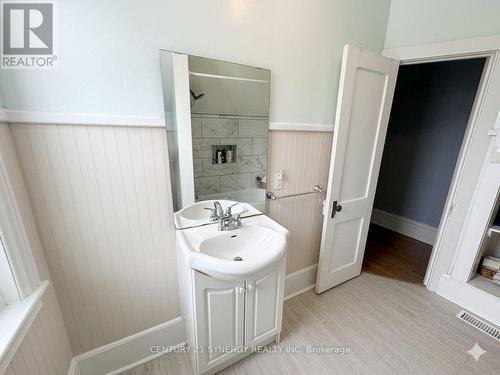 Colour enhanced - 25 Kensington Avenue, Smiths Falls, ON - Indoor Photo Showing Bathroom