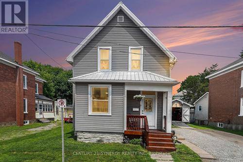 25 Kensington Avenue, Smiths Falls, ON - Outdoor