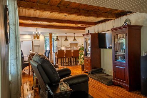 Salon - 2721 Place Raynault, L'Assomption, QC - Indoor