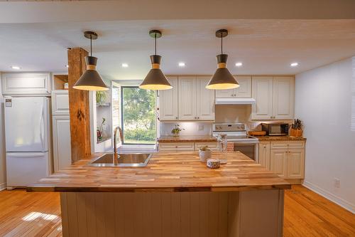 Cuisine - 2721 Place Raynault, L'Assomption, QC - Indoor Photo Showing Kitchen With Double Sink