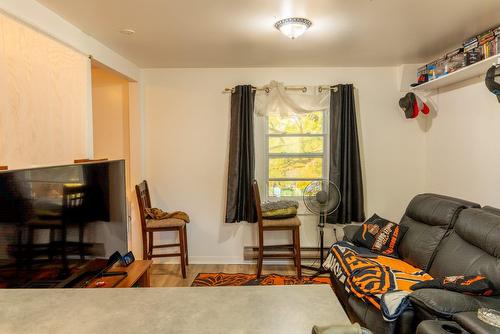 Salon - 2721 Place Raynault, L'Assomption, QC - Indoor