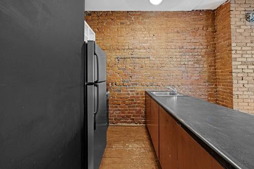 Cuisine - 2-1232 Rue St-Mathieu, Montréal (Ville-Marie), QC - Indoor Photo Showing Kitchen With Double Sink