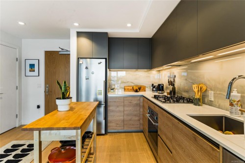 507-369 Tyee Rd, Victoria, BC - Indoor Photo Showing Kitchen