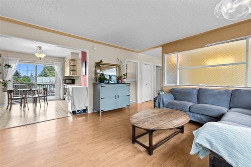 229 Birch Street, Chase, BC - Indoor Photo Showing Living Room
