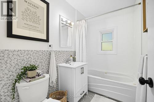 152 Stroud Road, Hamilton, ON - Indoor Photo Showing Bathroom