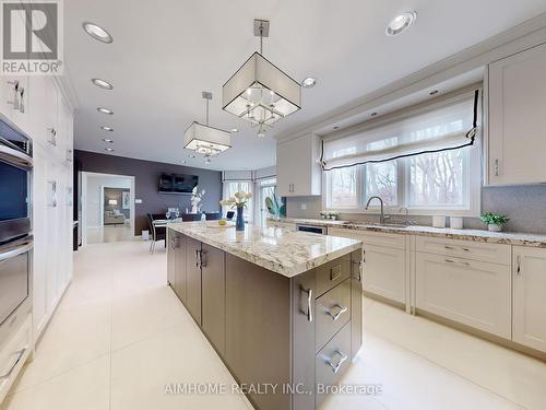 145 Renaissance Court, Vaughan, ON - Indoor Photo Showing Kitchen