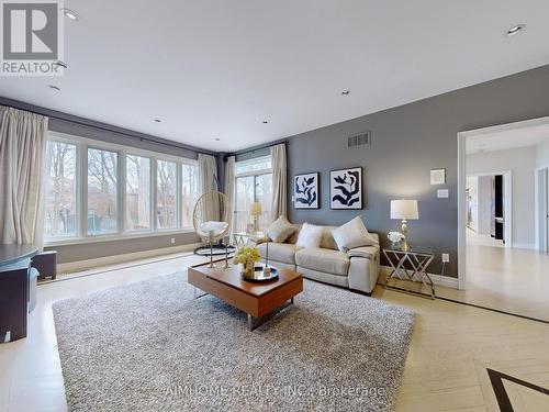 145 Renaissance Court, Vaughan, ON - Indoor Photo Showing Living Room