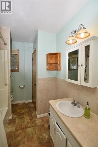 1916 Blackwell Road, Sarnia, ON - Indoor Photo Showing Bathroom