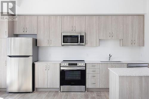 105 - 385 Arctic Red Drive, Oshawa, ON - Indoor Photo Showing Kitchen