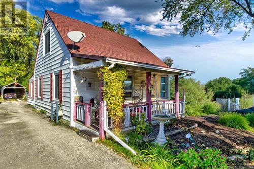 38 Sanderson Street, Brantford, ON - Outdoor