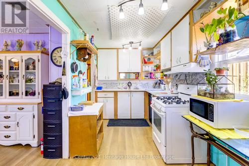 38 Sanderson Street, Brantford, ON - Indoor Photo Showing Kitchen