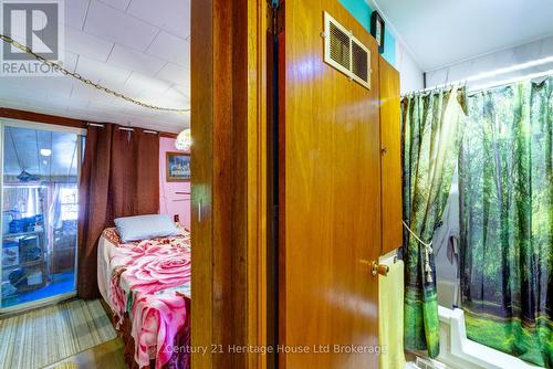 38 Sanderson Street, Brantford, ON - Indoor