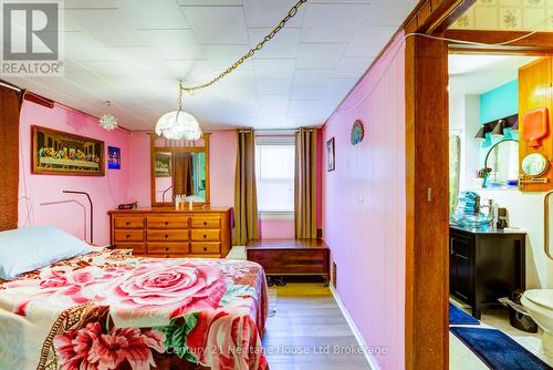38 Sanderson Street, Brantford, ON - Indoor Photo Showing Bedroom