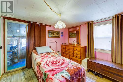 38 Sanderson Street, Brantford, ON - Indoor Photo Showing Bedroom