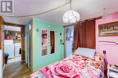 38 Sanderson Street, Brantford, ON - Indoor Photo Showing Bedroom