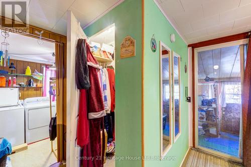 38 Sanderson Street, Brantford, ON - Indoor Photo Showing Laundry Room