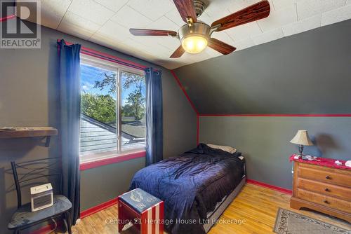 38 Sanderson Street, Brantford, ON - Indoor Photo Showing Bedroom