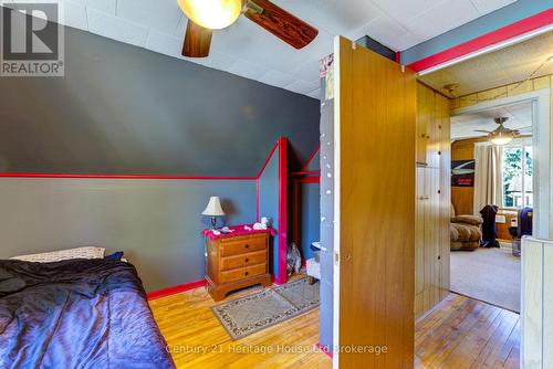 38 Sanderson Street, Brantford, ON - Indoor Photo Showing Bedroom