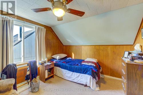 38 Sanderson Street, Brantford, ON - Indoor Photo Showing Bedroom