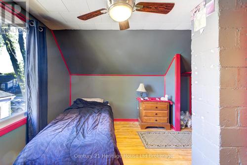 38 Sanderson Street, Brantford, ON - Indoor Photo Showing Bedroom
