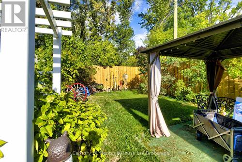 38 Sanderson Street, Brantford, ON - Outdoor