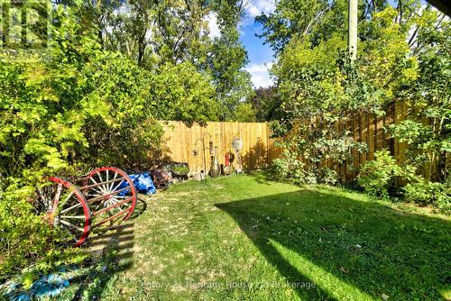 38 Sanderson Street, Brantford, ON - Outdoor