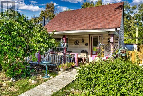 38 Sanderson Street, Brantford, ON - Outdoor