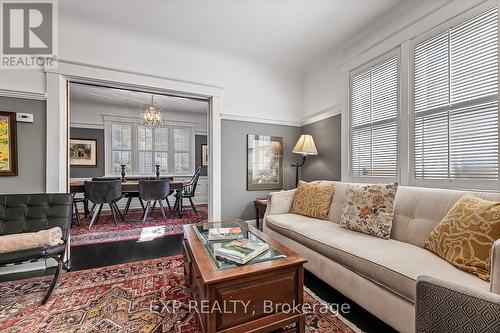 208 Lorne Avenue, Newmarket, ON - Indoor Photo Showing Living Room