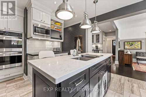 208 Lorne Avenue, Newmarket, ON - Indoor Photo Showing Kitchen With Double Sink With Upgraded Kitchen