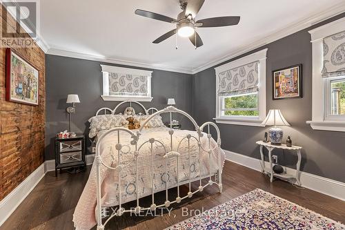 208 Lorne Avenue, Newmarket, ON - Indoor Photo Showing Bedroom