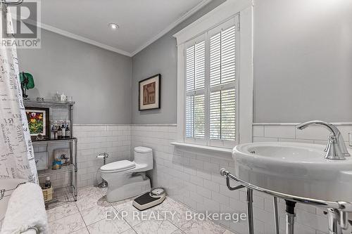 208 Lorne Avenue, Newmarket, ON - Indoor Photo Showing Bathroom