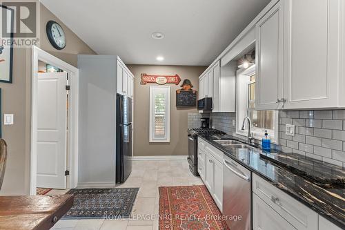 1 Karsam Court, Niagara-On-The-Lake (Town), ON - Indoor Photo Showing Kitchen With Double Sink