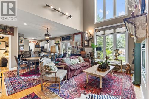 1 Karsam Court, Niagara-On-The-Lake (Town), ON - Indoor Photo Showing Living Room