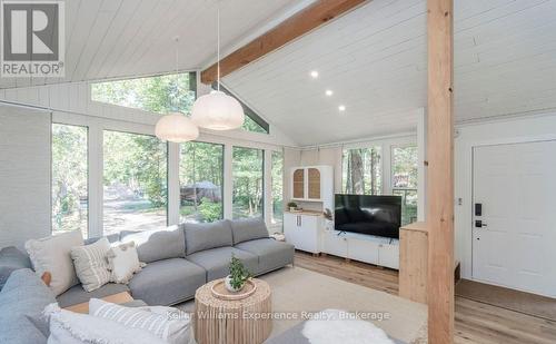 1 Sundown Road, Tiny, ON - Indoor Photo Showing Living Room