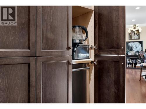 5833 Todd Road, Kamloops, BC - Indoor