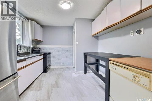 840 Argyle Street, Regina, SK - Indoor Photo Showing Kitchen