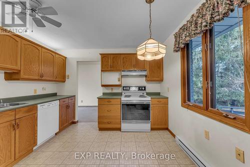 31 Southcrest Drive, Greater Napanee (Greater Napanee), ON - Indoor Photo Showing Kitchen