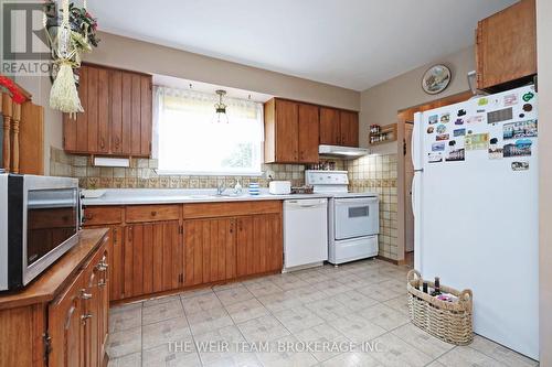 1577 Otterby Road, Mississauga, ON - Indoor Photo Showing Kitchen
