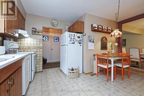 1577 Otterby Road, Mississauga, ON - Indoor Photo Showing Kitchen