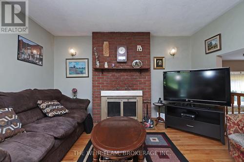 1577 Otterby Road, Mississauga, ON - Indoor Photo Showing Living Room With Fireplace