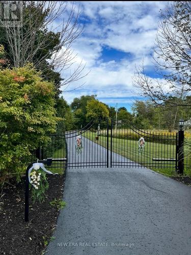 14227 TRAFALGAR ROAD  Halton Hills, ON L7G 4S4