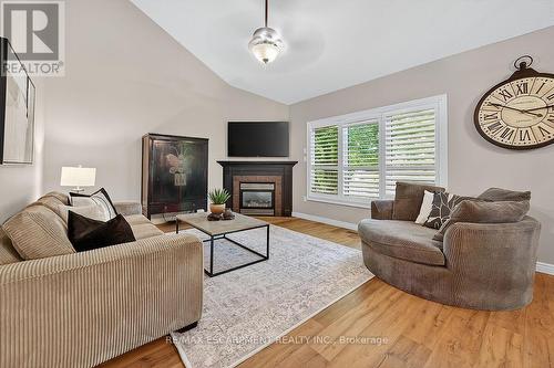 43 Claymore Crescent, Haldimand, ON - Indoor Photo Showing Living Room With Fireplace