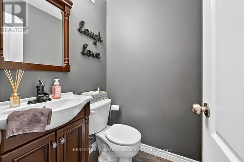 43 Claymore Crescent, Haldimand, ON - Indoor Photo Showing Bathroom