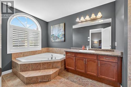 43 Claymore Crescent, Haldimand, ON - Indoor Photo Showing Bathroom