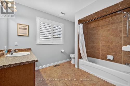 43 Claymore Crescent, Haldimand, ON - Indoor Photo Showing Bathroom